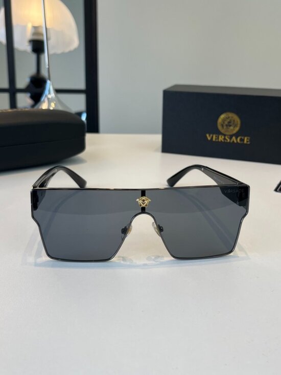 Versace Fashion Sunglasses for Shaping Your Face Shape main image 5